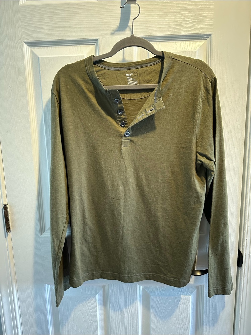 Gap Men's Olive Green Long-Sleeve Henley Shirt size M